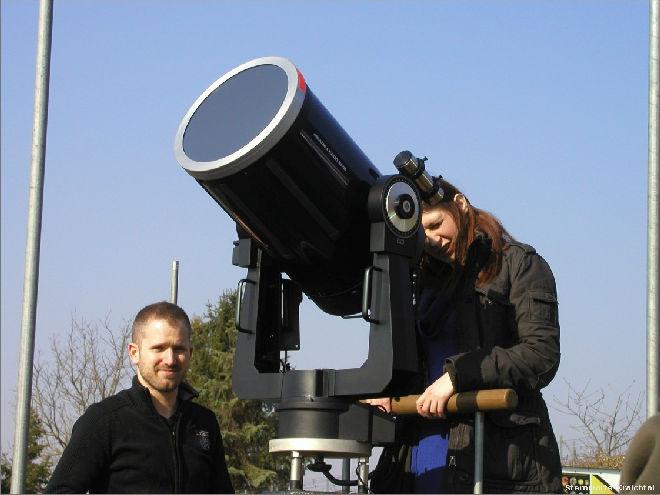 Teleskop mit spezial Glasfilter zum Beobachten der Sonne