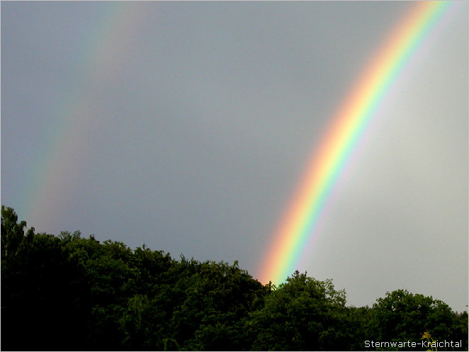 doppelter Regenbogen am Waldrand