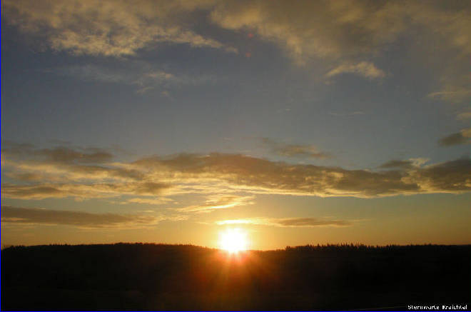 Sonnenaufgang an Weihnachten 2015, die Verursacherein für den Regenbogen am West-Himmel