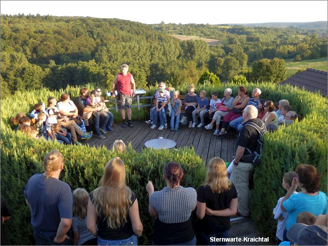 Eigenbau 10 Sitzbaenke mit Besucher
