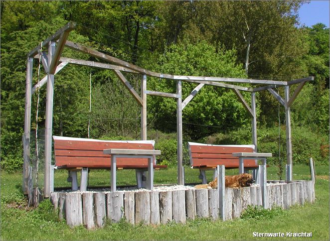 Eigenbau zwei Sitzbaenke mit Betontische