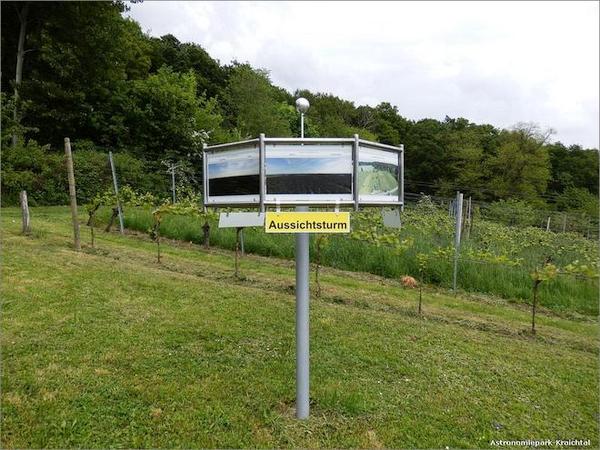 Aussichtsturm mit Bilder von 50 Meter ueber Grund