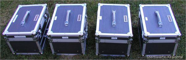 vier Koffer mit Teleskop-Zubehoer