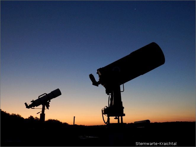 6 und 12 Zoll Teleskope bei Sonnenaufgang